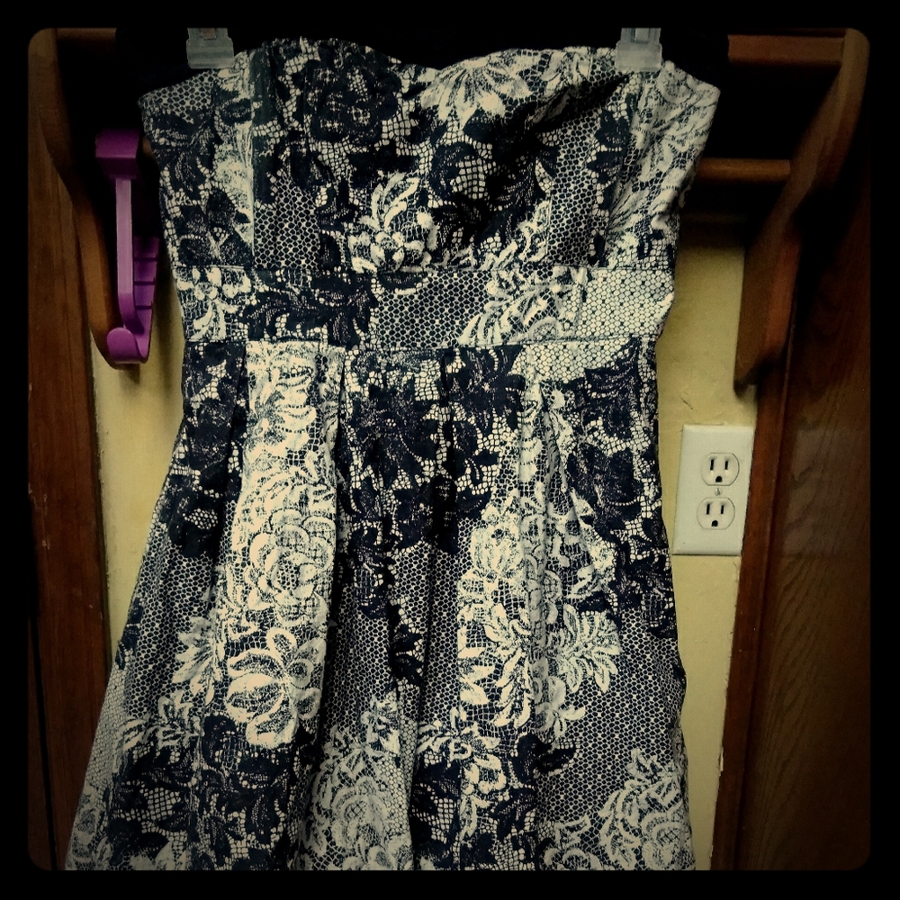 Short strapless dress